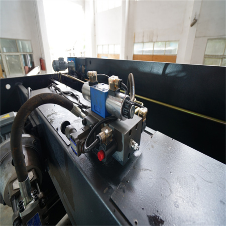 Серво прес кочница АМУДА 63Т-2500 двострука серво хидраулична ЦНЦ прес кочница са ТП10с