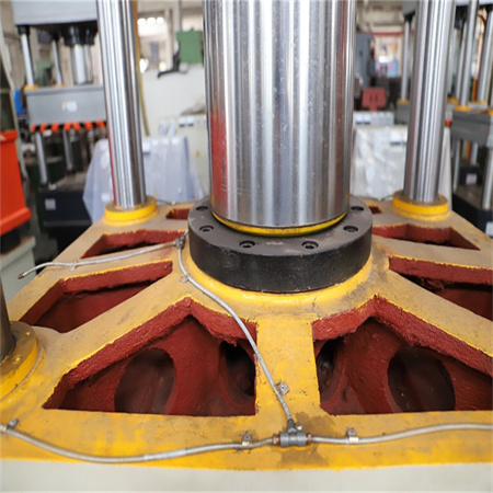 Хидраулична преса за термоформирање поклопца шахта од смоле од 315 тона