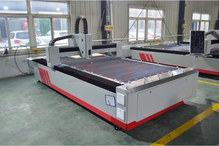 Цнц 2000в машина за ласерско сечење влакана за индустријско сечење металних лимова