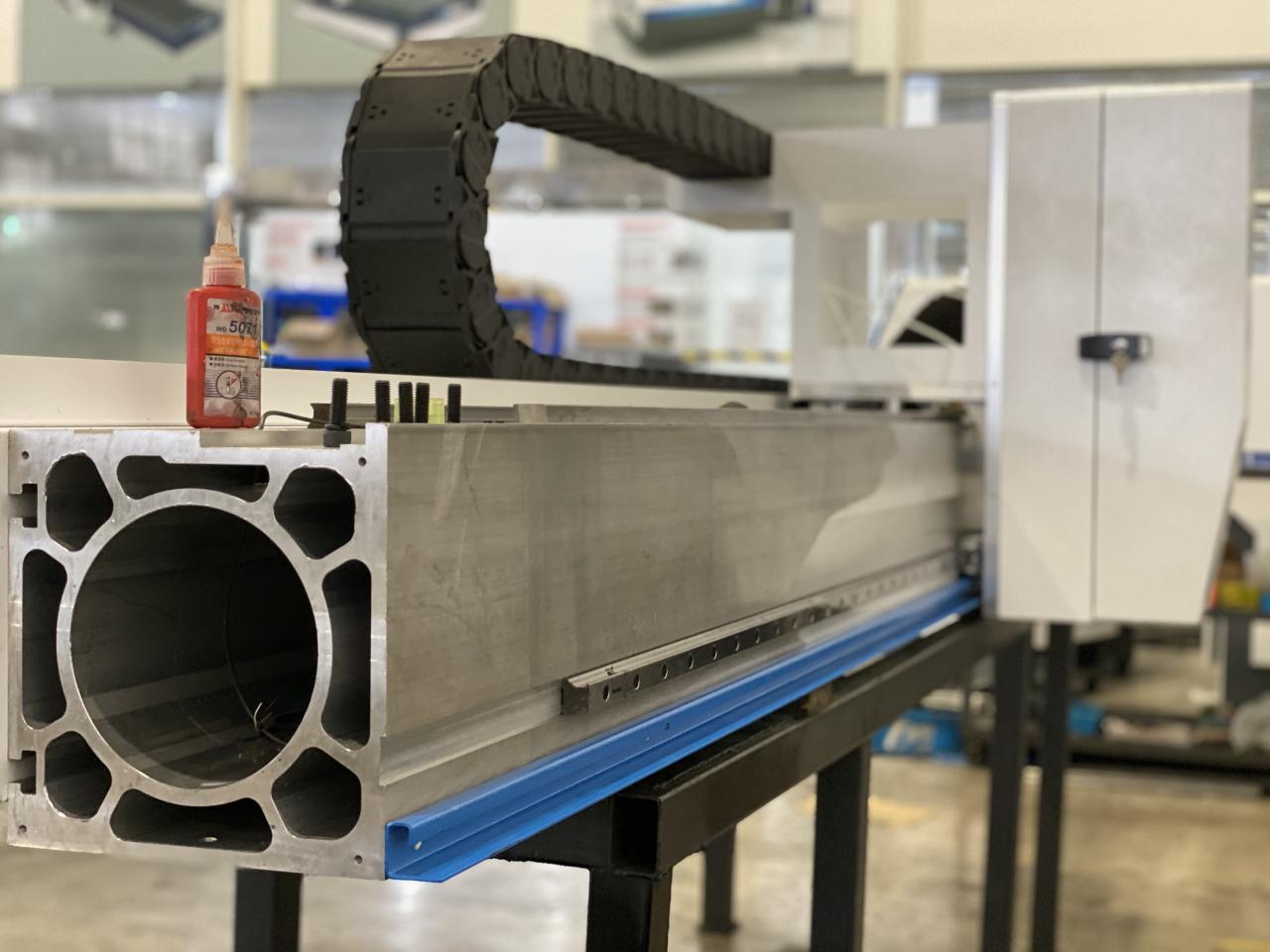 Машина за ласерско сечење влакана Мастерлине 8кв, 4000к2000мм, са Ипг ласерским извором